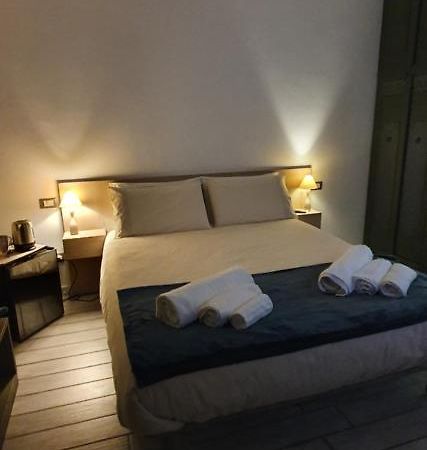 Piazza Martiri Rooms Кальяри Экстерьер фото