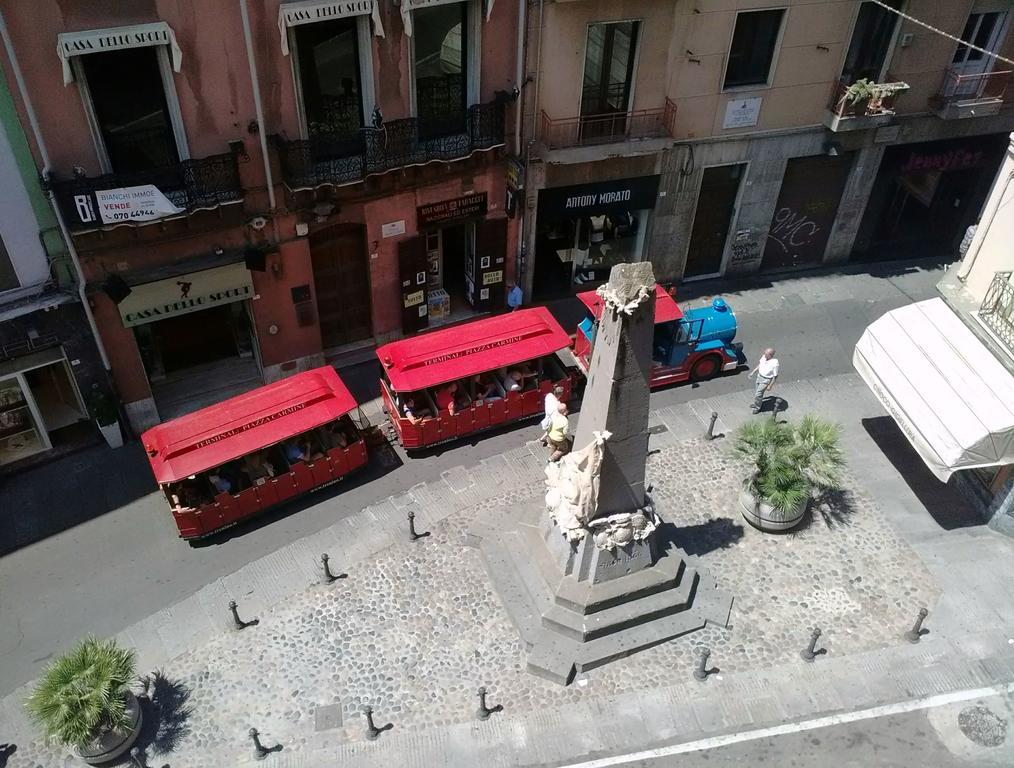 Piazza Martiri Rooms Кальяри Экстерьер фото