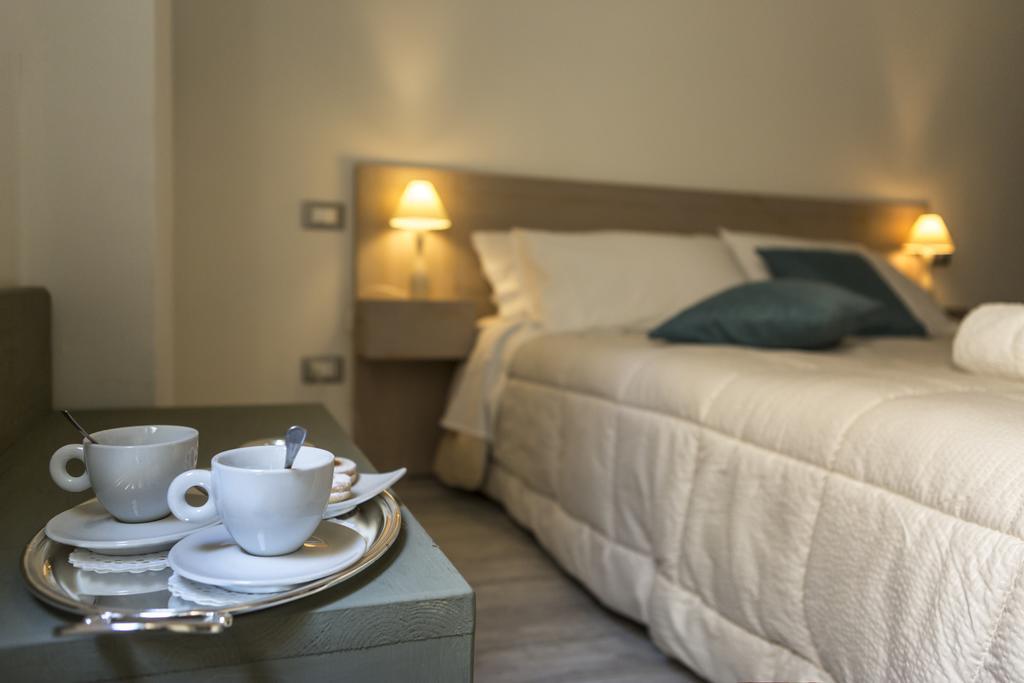 Piazza Martiri Rooms Кальяри Экстерьер фото