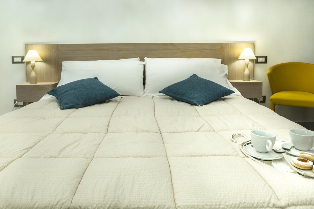 Piazza Martiri Rooms Кальяри Номер фото