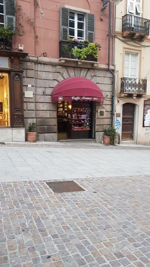 Piazza Martiri Rooms Кальяри Экстерьер фото